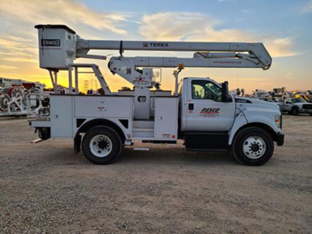 40 ft Insulated Material Handling Distribution Bucket Truck