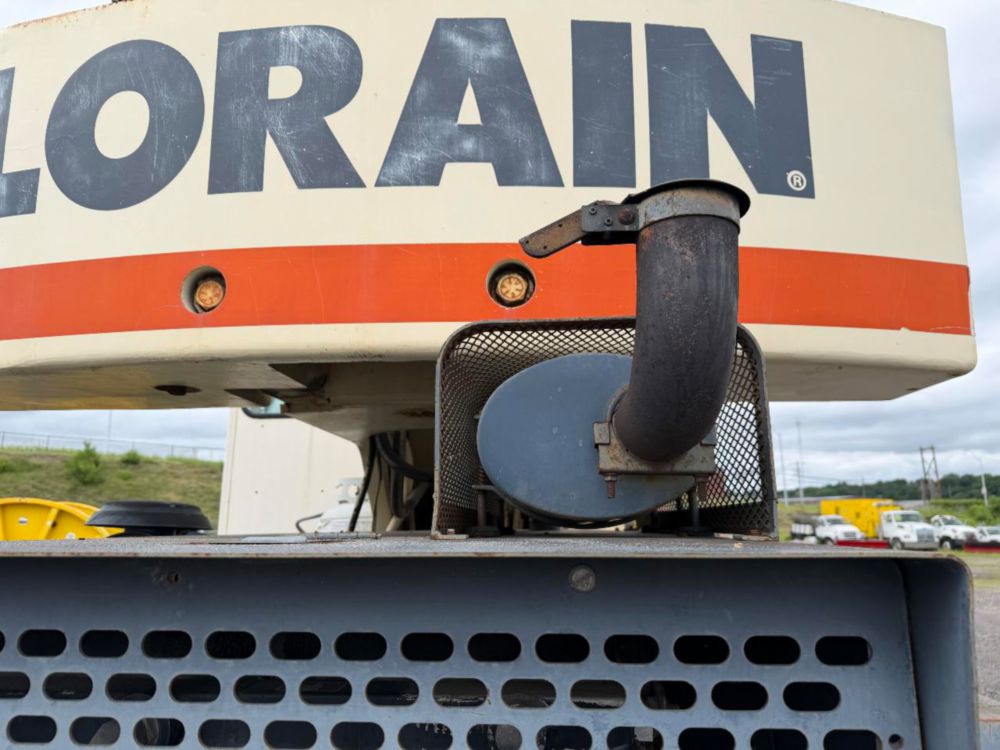 1993 LORAIN LRT-230E Rough Terrain Crane