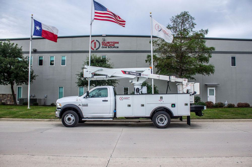 40 ft Insulated Non Material Handling AWD Distribution Bucket Truck