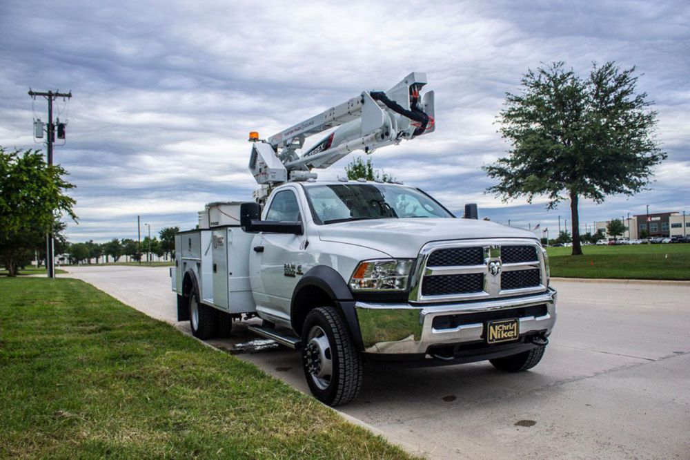 40 ft Insulated Non Material Handling AWD Distribution Bucket Truck