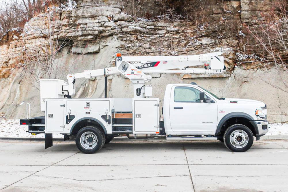 40 ft Insulated Non Material Handling Distribution Bucket Truck