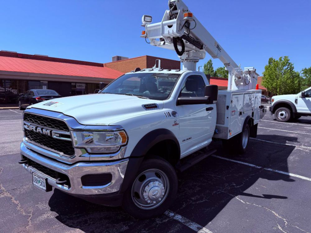 2022 Dodge 5500 4x4 Diesel Altec AT-235 Bucket Truck