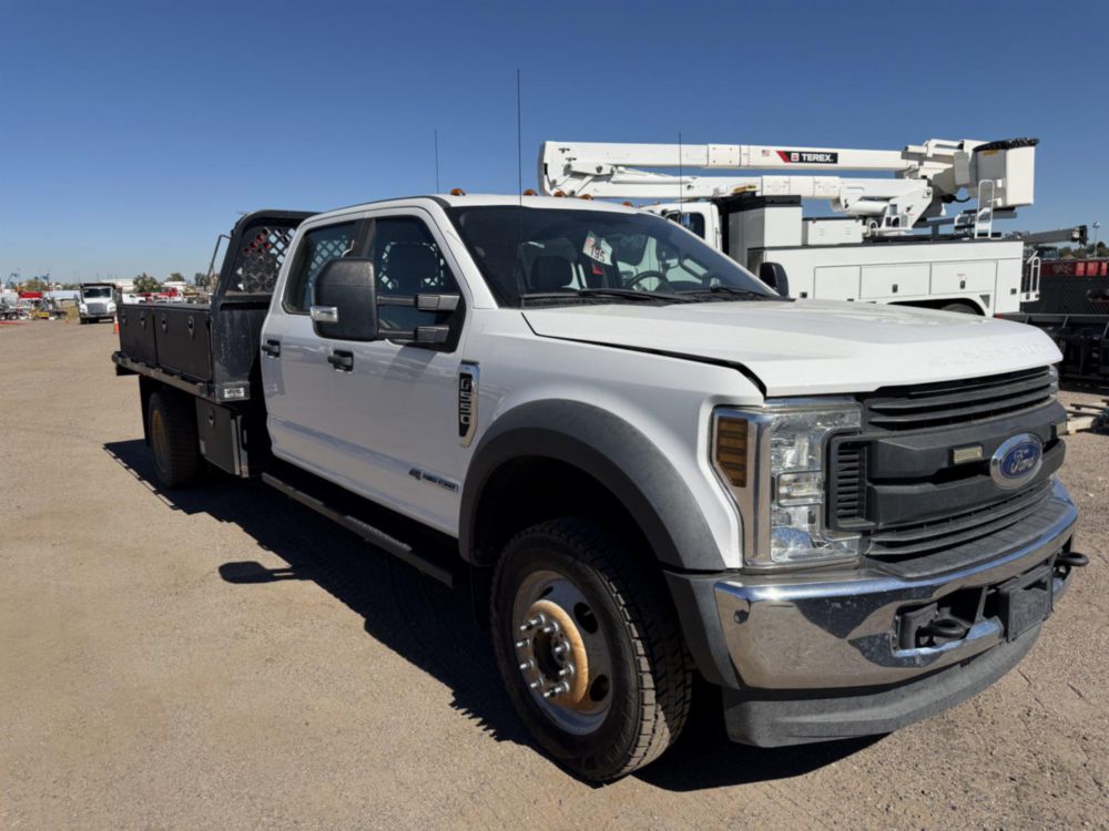 2018 Ford F-550 4x4 Crew Cab Flatbed Truck
