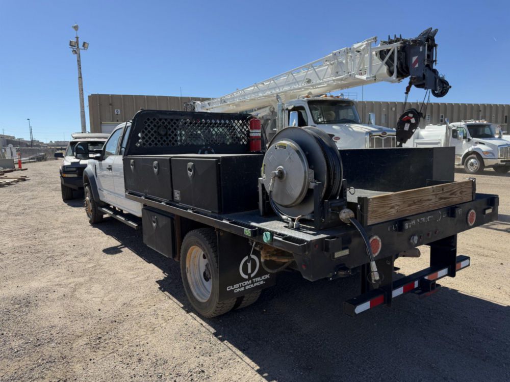 2018 Ford F-550 4x4 Crew Cab Flatbed Truck