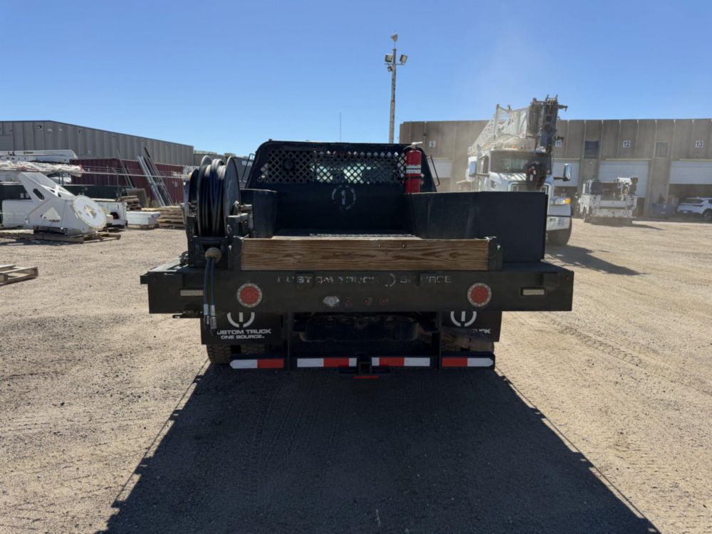 2018 Ford F-550 4x4 Crew Cab Flatbed Truck