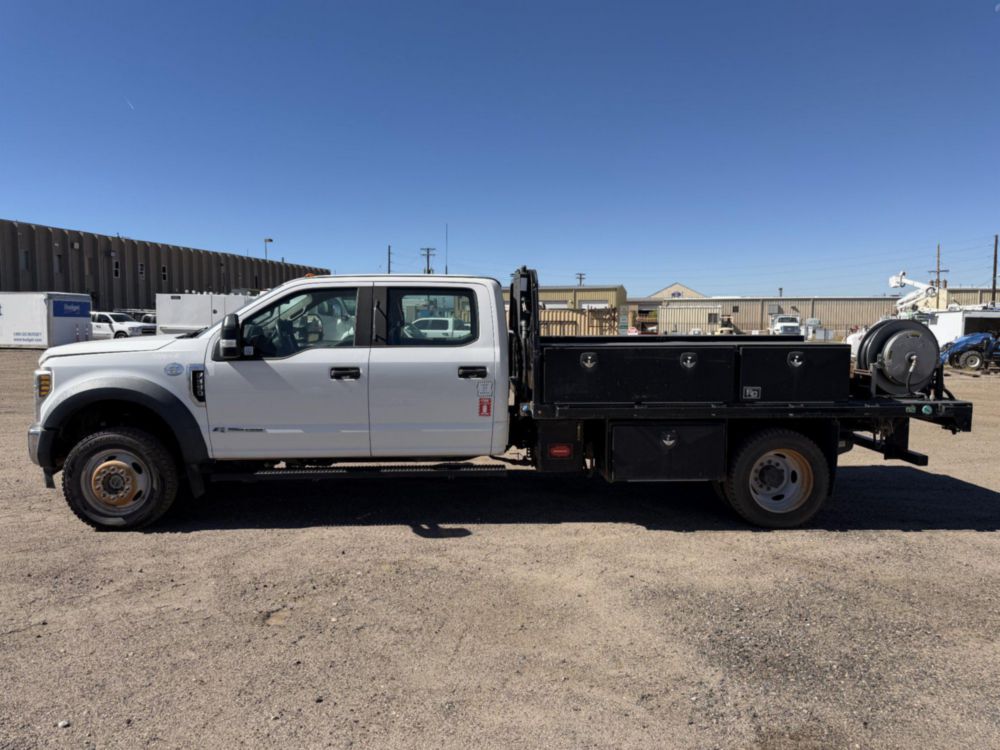 2018 Ford F-550 4x4 Crew Cab Flatbed Truck