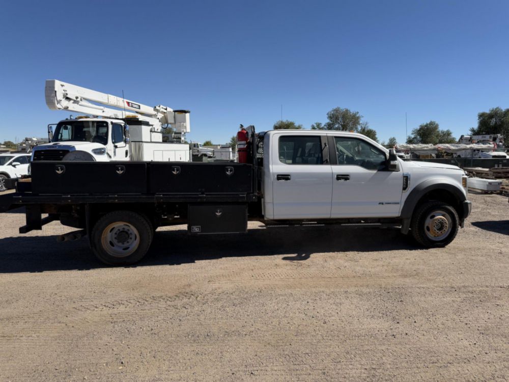 2018 Ford F-550 4x4 Crew Cab Flatbed Truck