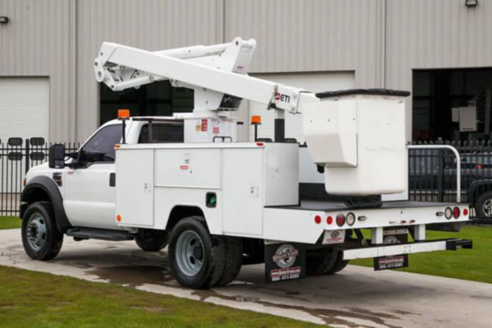 37 ft Insulated AWD Telecom Bucket Truck