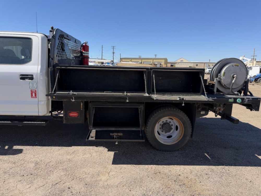 2018 Ford F-550 4x4 Crew Cab Flatbed Truck