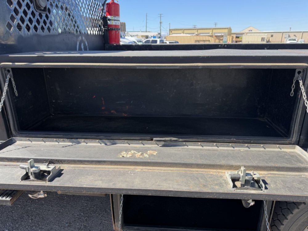 2018 Ford F-550 4x4 Crew Cab Flatbed Truck