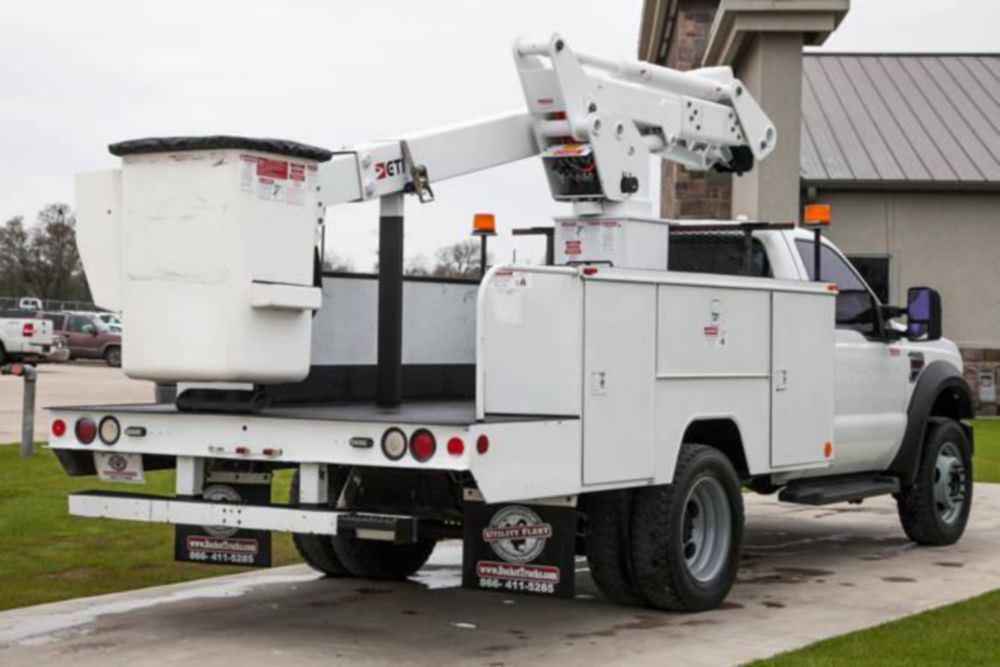 37 ft Insulated AWD Telecom Bucket Truck