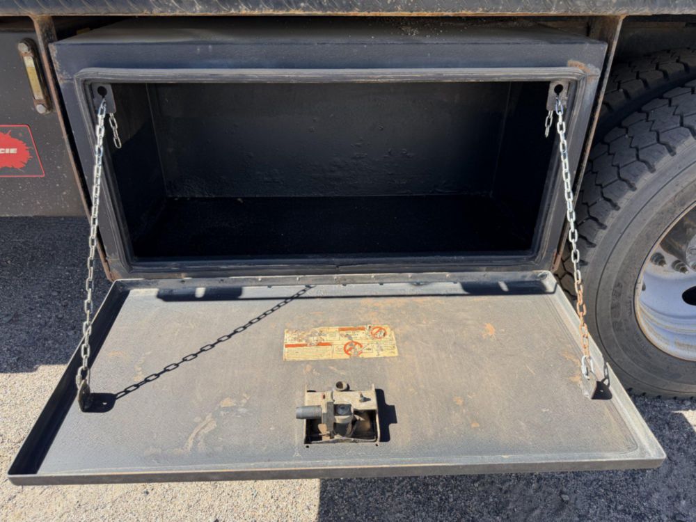 2018 Ford F-550 4x4 Crew Cab Flatbed Truck