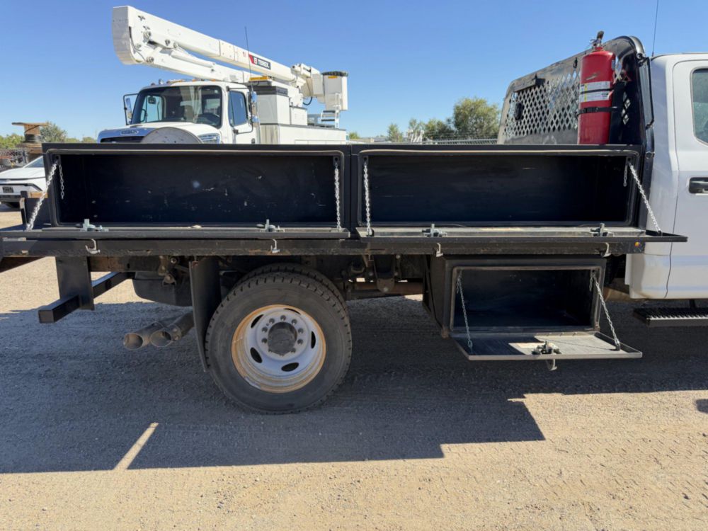 2018 Ford F-550 4x4 Crew Cab Flatbed Truck