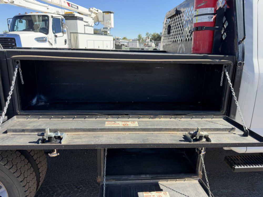 2018 Ford F-550 4x4 Crew Cab Flatbed Truck