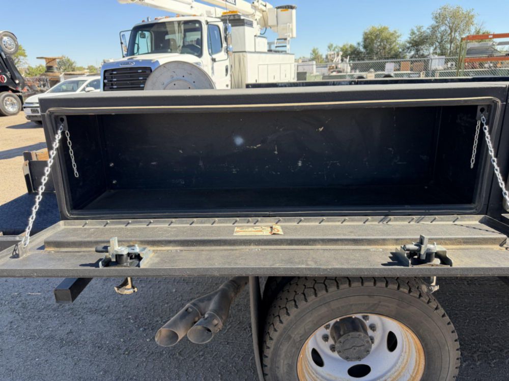 2018 Ford F-550 4x4 Crew Cab Flatbed Truck