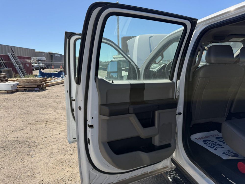 2018 Ford F-550 4x4 Crew Cab Flatbed Truck