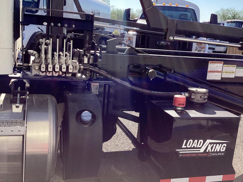 2025 Peterbilt 567 6x4 Load King 60K-CA Roll-Off Truck