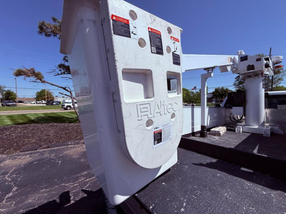 2022 Dodge 5500 4x4 Diesel Altec AT-235 Bucket Truck