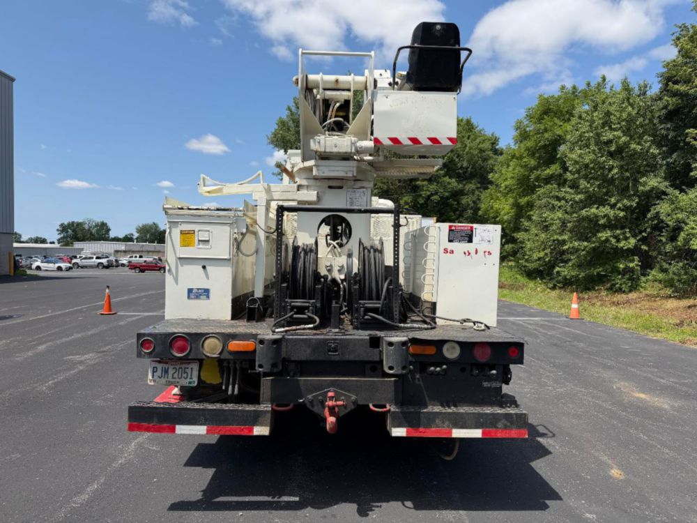 2002 Int'l 4400 Terex Commander 4047 Digger Derrick Truck