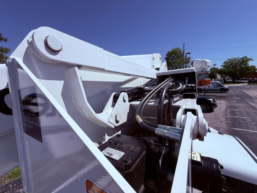 2022 Dodge 5500 4x4 Diesel Altec AT-235 Bucket Truck