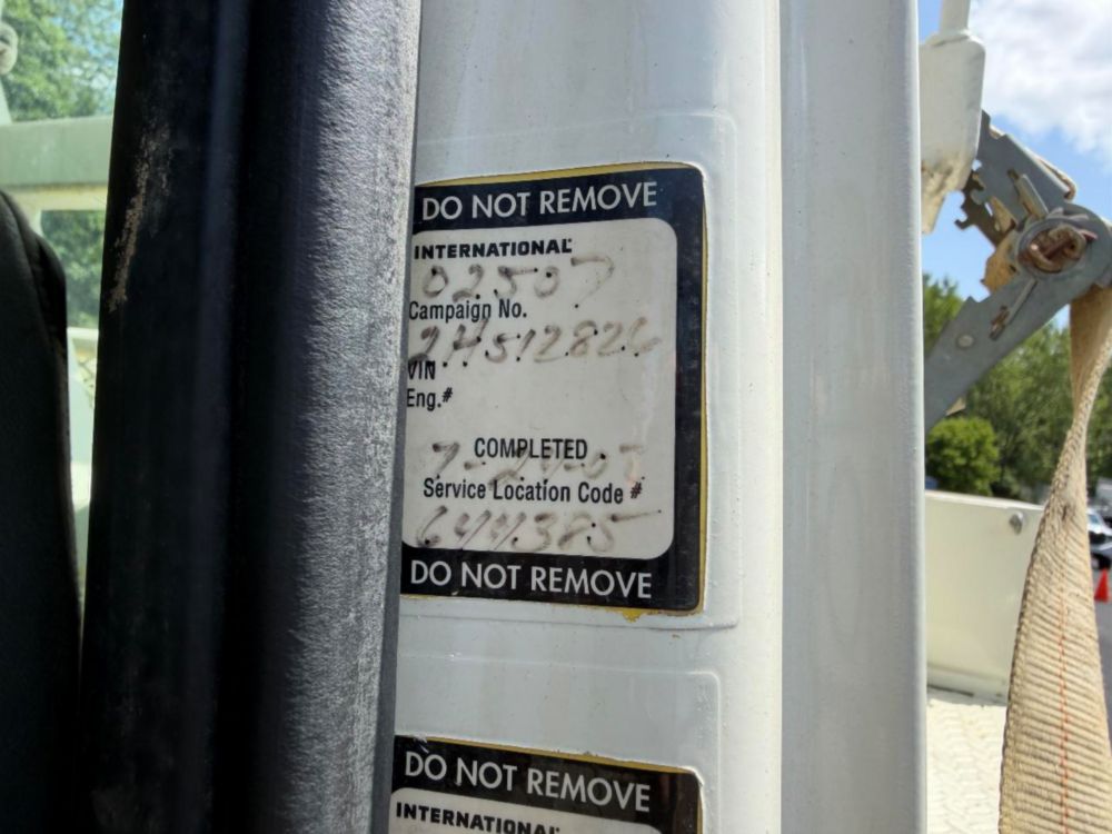 2002 Int'l 4400 Terex Commander 4047 Digger Derrick Truck
