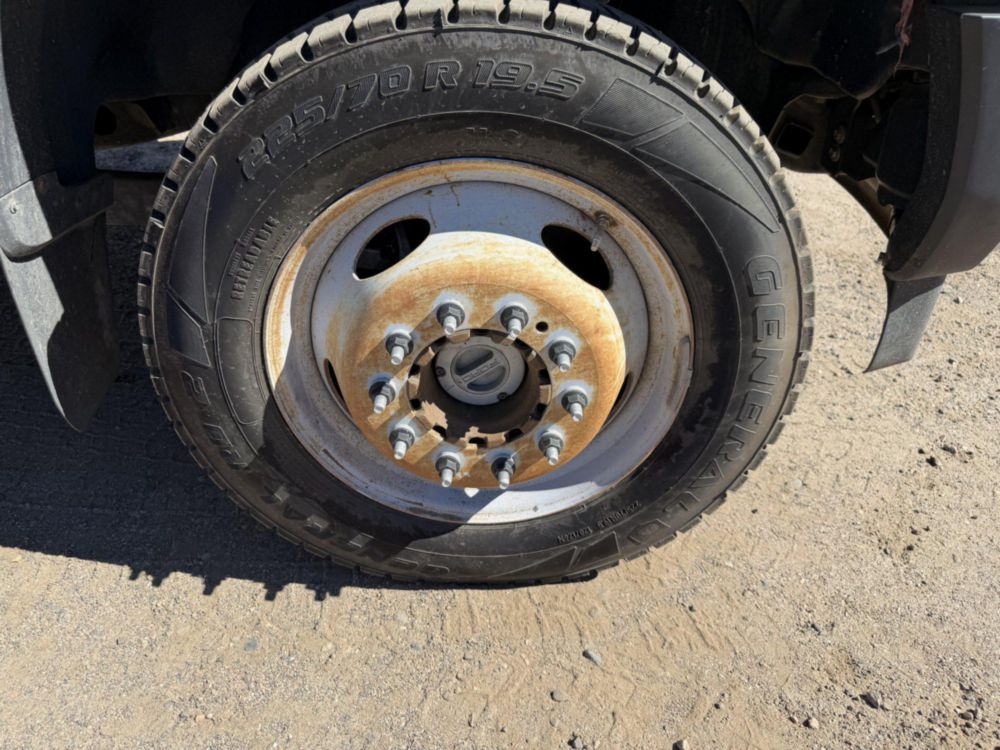 2018 Ford F-550 4x4 Crew Cab Flatbed Truck