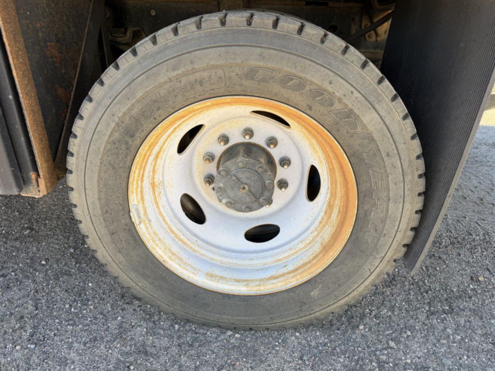 2018 Ford F-550 4x4 Crew Cab Flatbed Truck
