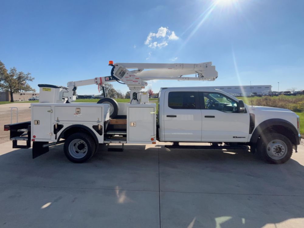 2027 Ford F550 4x4 Terex Utilities LT40 Bucket Truck
