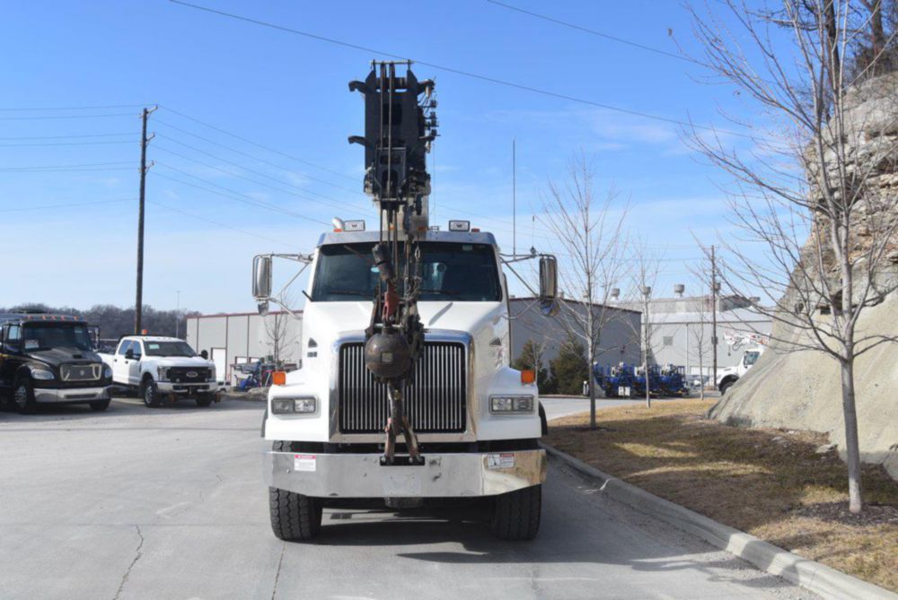 60 tons 128 ft Boom Truck