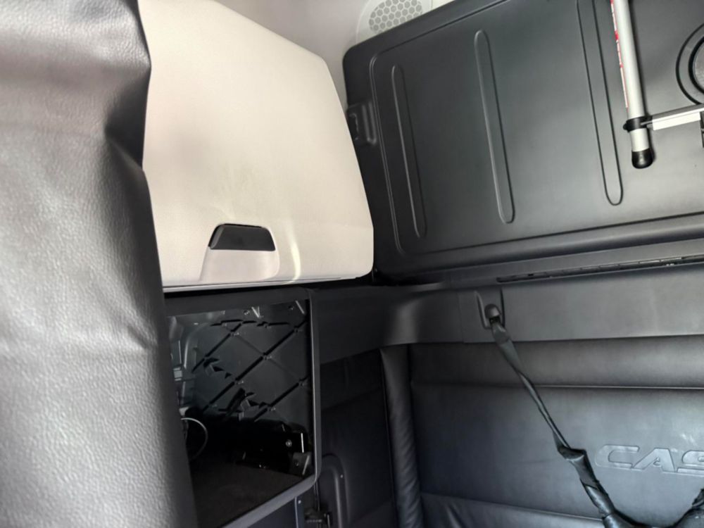 2023 Freightliner Cascadia Double Bunk Sleeper Truck