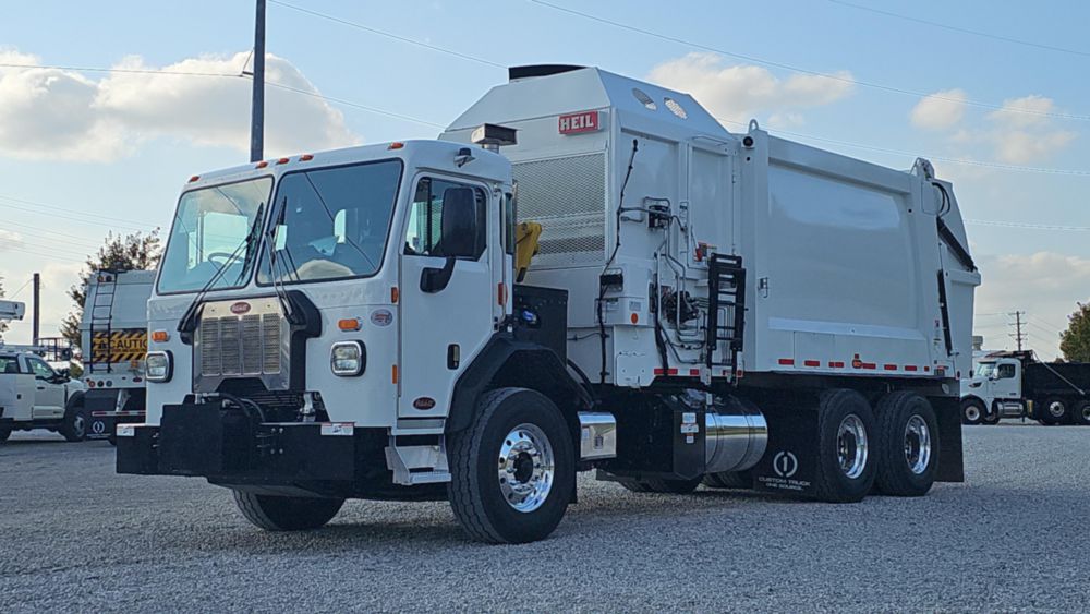 2025 Peterbilt 520 6x4 Rear Heil Durapack Python 28 Yard Side Loader