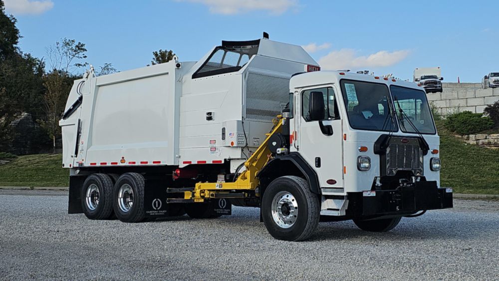 2025 Peterbilt 520 6x4 Rear Heil Durapack Python 28 Yard Side Loader