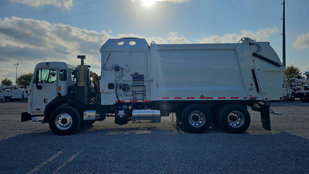 2025 Peterbilt 520 6x4 Rear Heil Durapack Python 28 Yard Side Loader