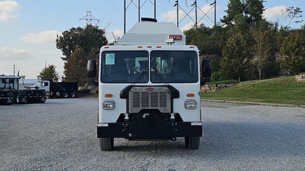 2025 Peterbilt 520 6x4 Rear Heil Durapack Python 28 Yard Side Loader