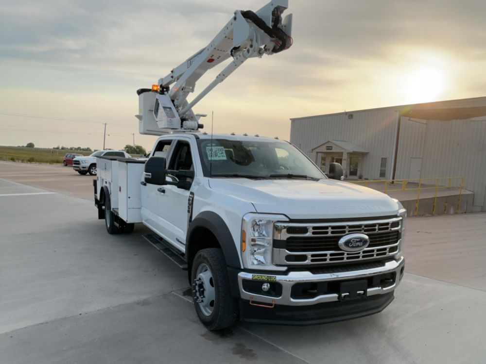 Ford F550 4x4 Terex Utilities LT40 Bucket Truck