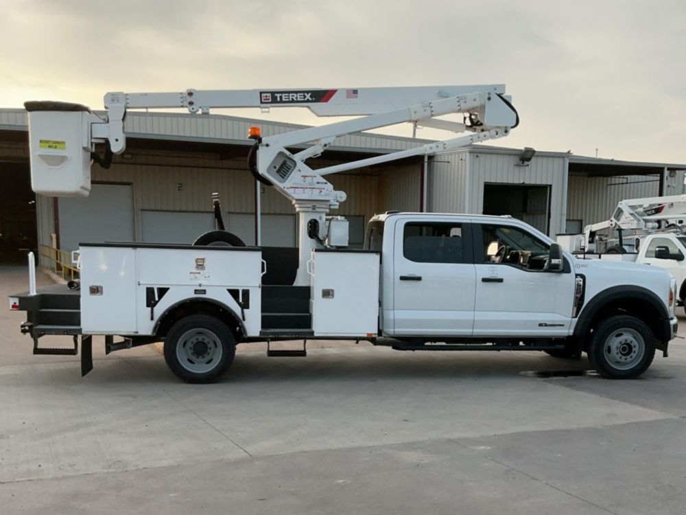 Ford F550 4x4 Terex Utilities LT40 Bucket Truck