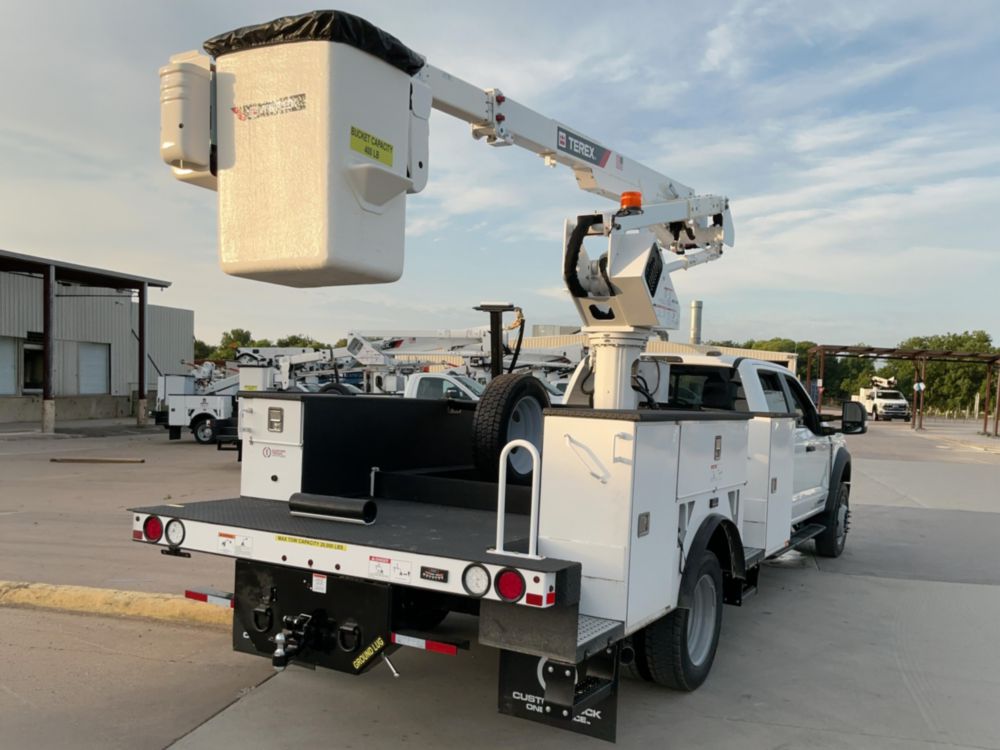 Ford F550 4x4 Terex Utilities LT40 Bucket Truck