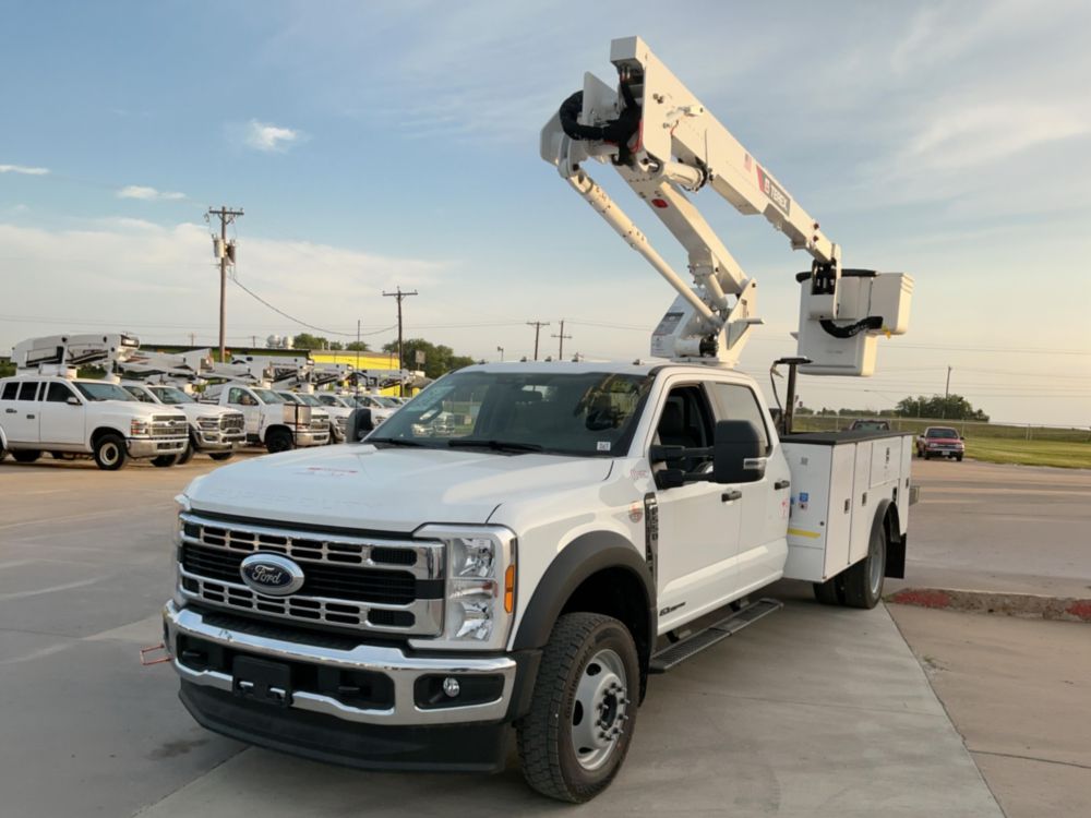 Ford F550 4x4 Terex Utilities LT40 Bucket Truck