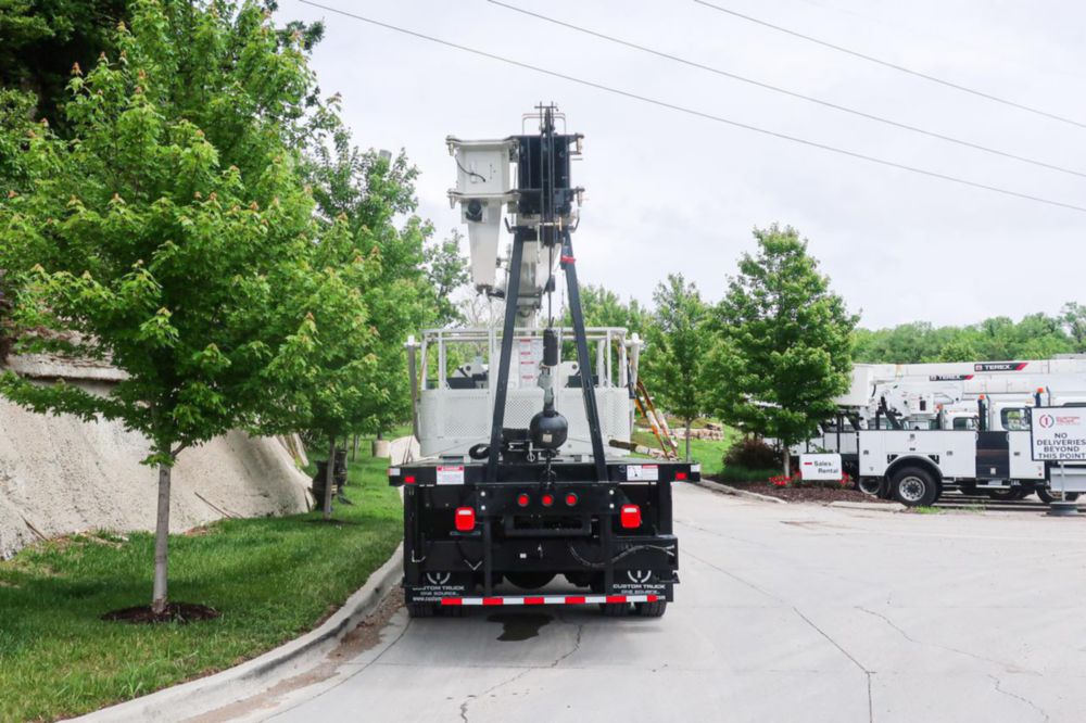 23 tons 100 ft AWD Boom Truck