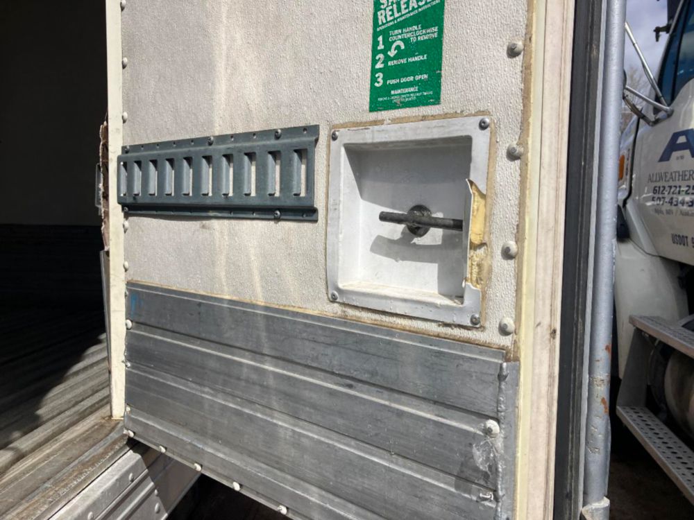 2014 Isuzu NPR Thermo-King T-680R Reefer Truck