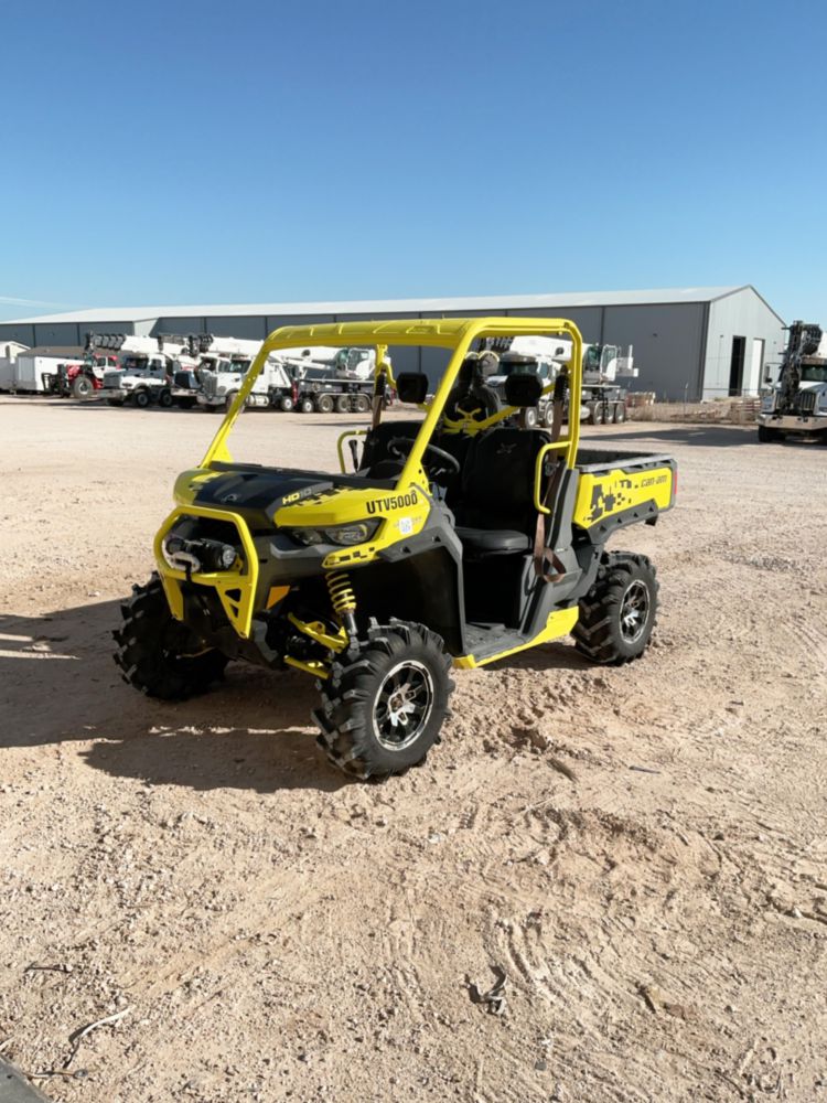 2019 CAN-AM 8YKC Defender UTV