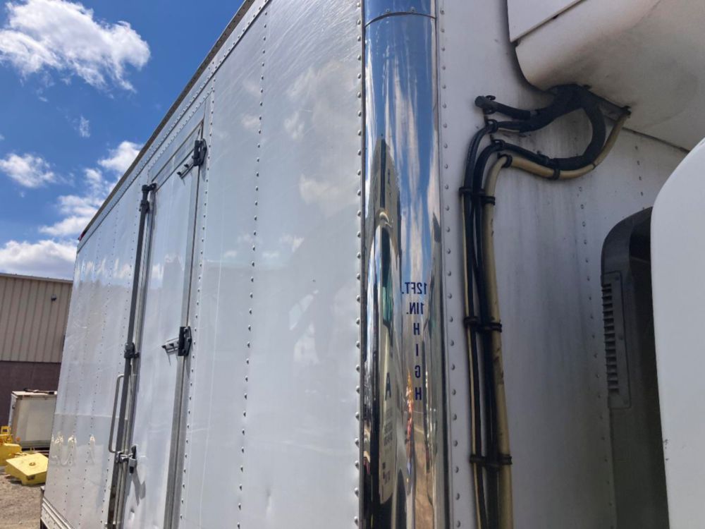 2014 Isuzu NPR Thermo-King T-680R Reefer Truck