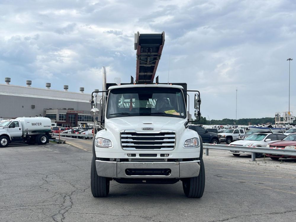2026 Freightliner M2106 6x4 Load King PREMIER 37' Conveyor Truck