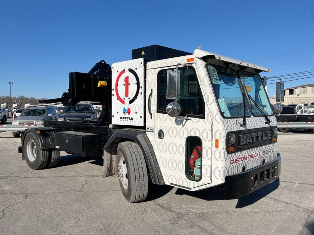 2023 Battle LNT 4x2 Galbreath SLCH-113 Container Handler Truck