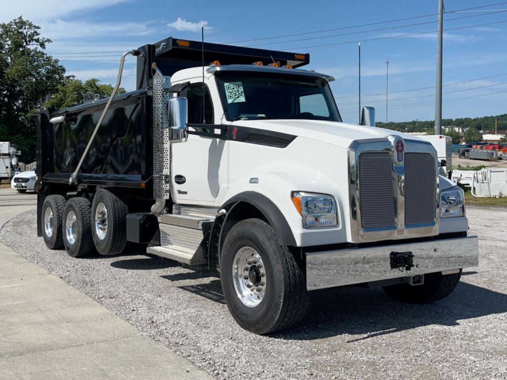 2027 Kenworth T880 8x4 Dump Truck