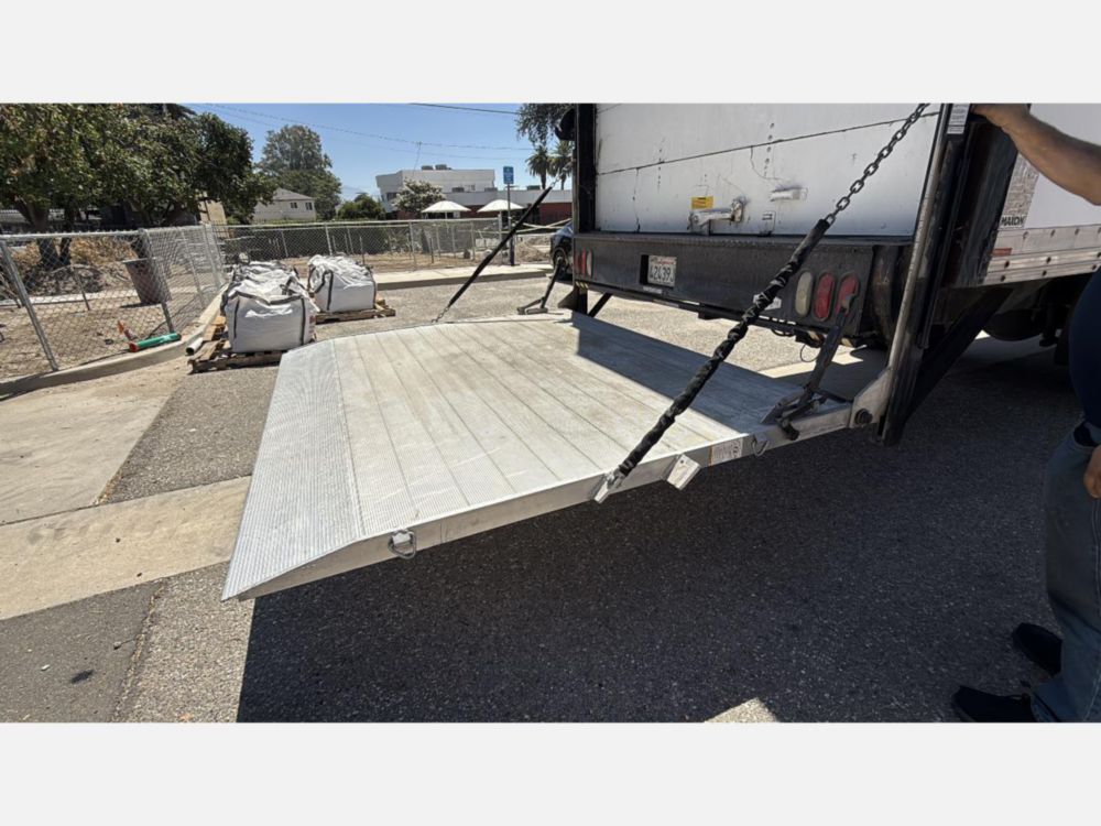 2007 Single Hino 268 Box Truck