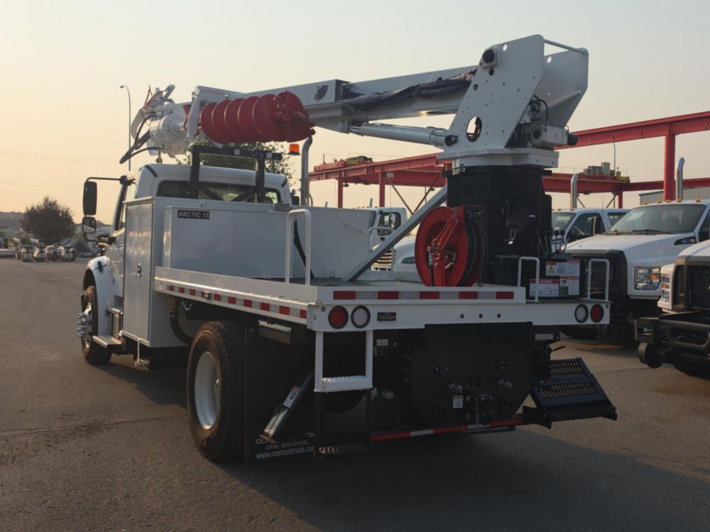 Terex Utilities COMMANDER 4047 CORNER MOUNT Digger Derrick on 2027 Freightliner M2106 4x2