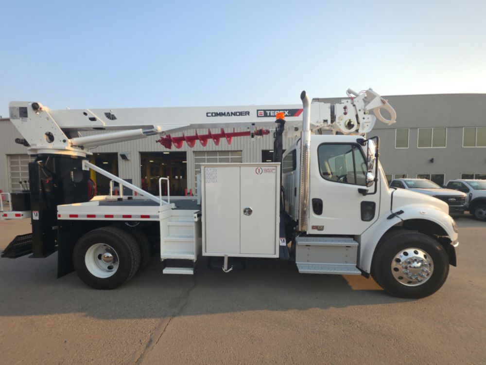 Terex Utilities COMMANDER 4047 CORNER MOUNT Digger Derrick on 2027 Freightliner M2106 4x2