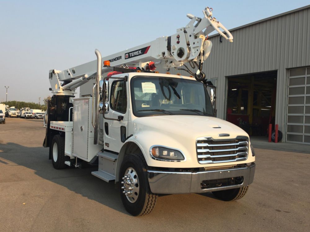 Terex Utilities COMMANDER 4047 CORNER MOUNT Digger Derrick on 2027 Freightliner M2106 4x2