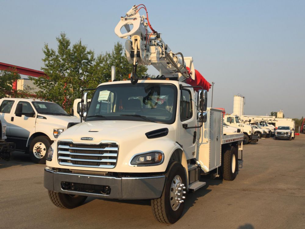 Terex Utilities COMMANDER 4047 CORNER MOUNT Digger Derrick on 2027 Freightliner M2106 4x2